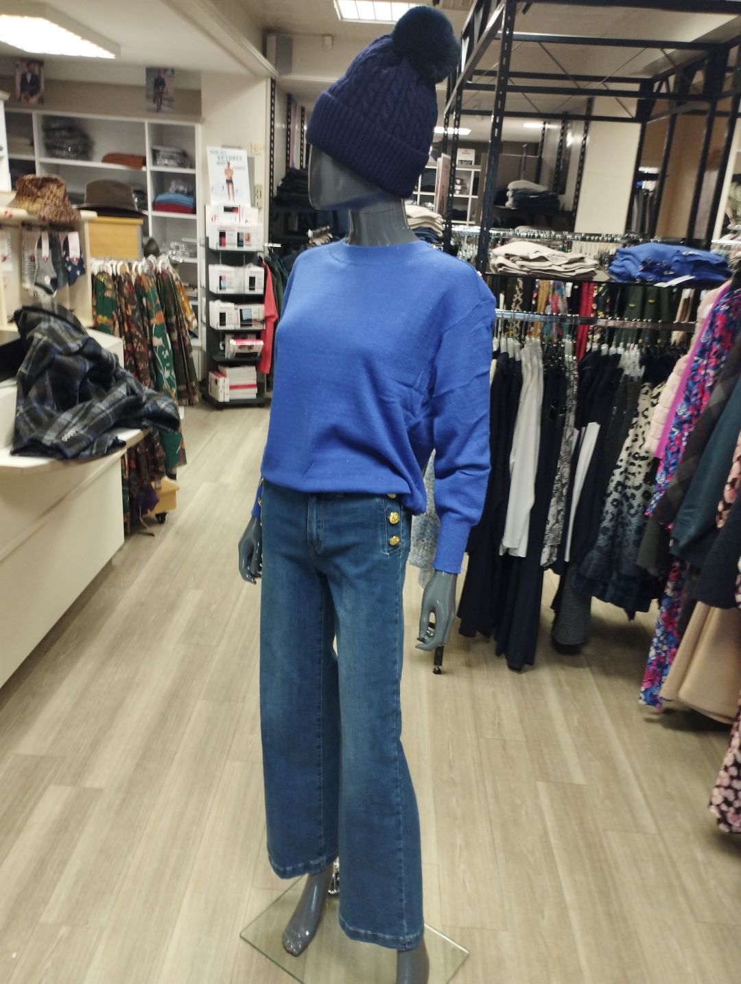 Pantalon Bariloche 79 € et Pull ethymologie 54 € N11 vue 1