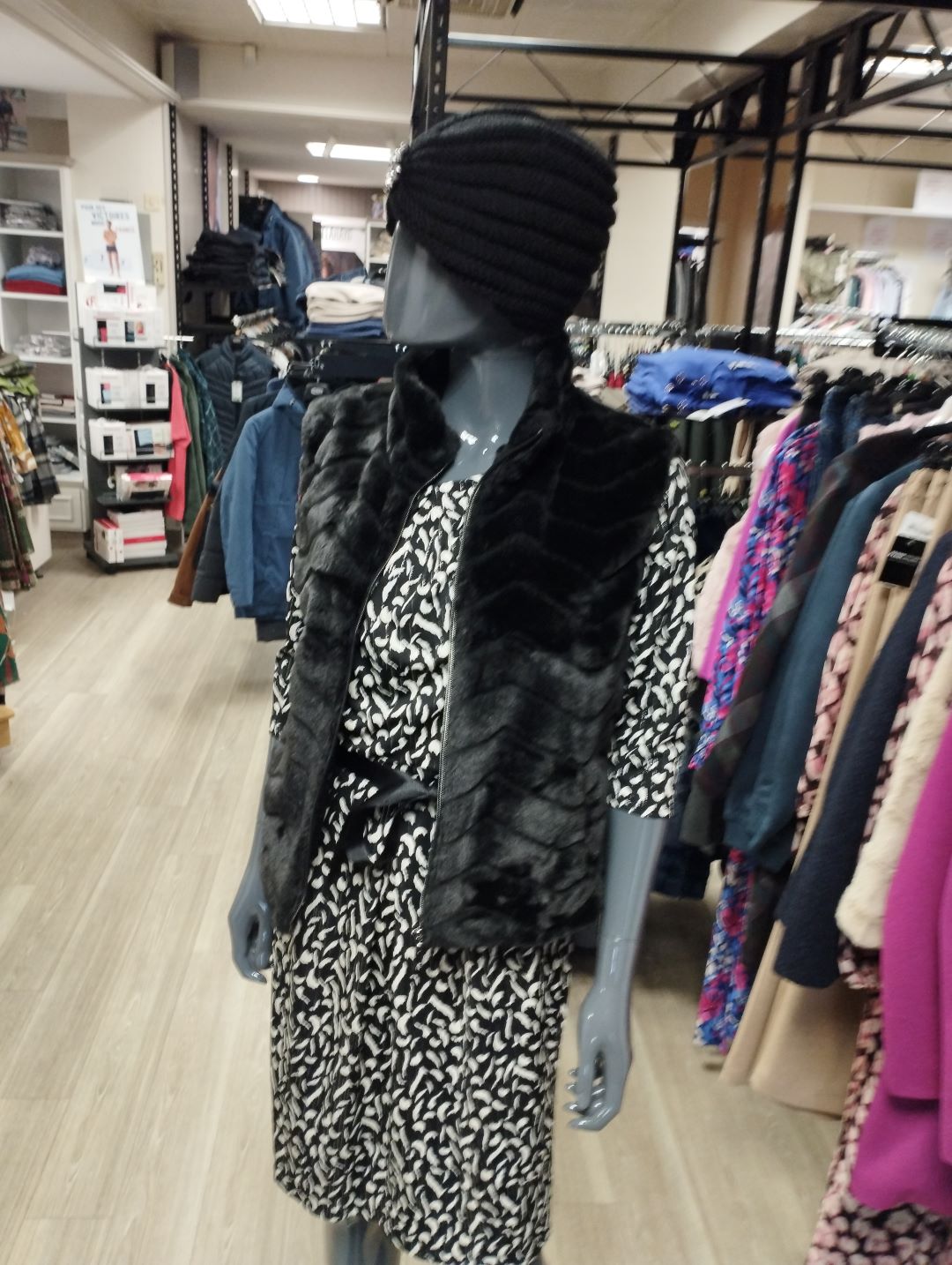 Robe Julie Guerlande 79,95 € et Gilet Frank Walder 139 € N18 vue 3